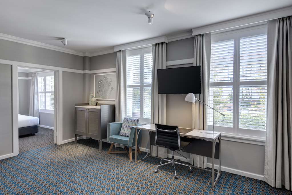 Hotel Kurrajong Canberra Room photo